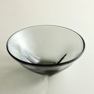 g4071-90-1 φ13.5x5.2変形ガラス鉢黒 (荒川尚也)