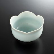 w3050-15-1 φ8.2x5.3青磁花形小鉢