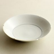 w7001-100-1 φ16.3x3.9白磁輪花鉢(安齋新・厚子)