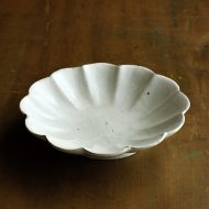 w7030-80-1 φ16.0x3.5白釉花形鉢