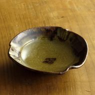 w7395-60-1 15.5x15.2x4.2茶に鉄釉変形鉢(岡 晋吾)
