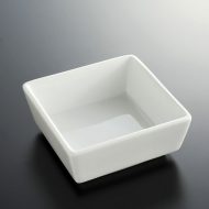 y0047-10-10 8.5x8.5x3.3白磁角鉢